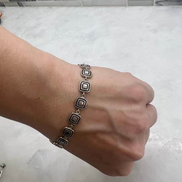 Vintage Zina square etched bracelet - Picture 8 of 11